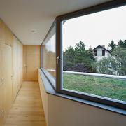 ArchitektInnen / KünstlerInnen: Pichler & Traupmann Architekten ZT GmbH<br>Projekt: Haus H.<br>Aufnahmedatum: 09/01<br>Format: 6x9cm C-Dia<br>Lieferformat: Dia-Duplikat, Scan 300 dpi<br>Bestell-Nummer: 010923-01<br>