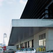 ArchitektInnen / KünstlerInnen: Andreas Treusch<br>Projekt: ACC Air Cargo Center<br>Aufnahmedatum: 01/06<br>Format: 6x9cm C-Dia<br>Lieferformat: Dia-Duplikat, Scan 300 dpi<br>Bestell-Nummer: 060113-13<br>