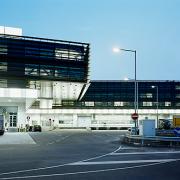 ArchitektInnen / KünstlerInnen: Andreas Treusch<br>Projekt: ACC Air Cargo Center<br>Aufnahmedatum: 01/06<br>Format: 6x9cm C-Neg<br>Lieferformat: Scan 300 dpi, C-Print<br>Bestell-Nummer: 060113-47<br>