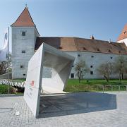 ArchitektInnen / KünstlerInnen: nonconform zt gmbh, MAGK Architekten aichholzer | klein ZT OG, synn architekten ZT-OG<br>Projekt: Schloss Orth<br>Aufnahmedatum: 04/06<br>Format: 6x9cm C-Dia<br>Lieferformat: Dia-Duplikat, Scan 300 dpi<br>Bestell-Nummer: 060420-01<br>