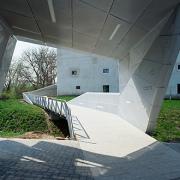 ArchitektInnen / KünstlerInnen: nonconform zt gmbh, MAGK Architekten aichholzer | klein ZT OG, synn architekten ZT-OG<br>Projekt: Schloss Orth<br>Aufnahmedatum: 04/06<br>Format: 6x9cm C-Dia<br>Lieferformat: Dia-Duplikat, Scan 300 dpi<br>Bestell-Nummer: 060420-07<br>