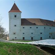 ArchitektInnen / KünstlerInnen: nonconform zt gmbh, MAGK Architekten aichholzer | klein ZT OG, synn architekten ZT-OG<br>Projekt: Schloss Orth<br>Aufnahmedatum: 04/06<br>Format: 6x9cm C-Dia<br>Lieferformat: Dia-Duplikat, Scan 300 dpi<br>Bestell-Nummer: 060420-10<br>