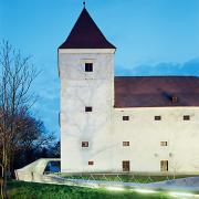 ArchitektInnen / KünstlerInnen: nonconform zt gmbh, MAGK Architekten aichholzer | klein ZT OG, synn architekten ZT-OG<br>Projekt: Schloss Orth<br>Aufnahmedatum: 04/06<br>Format: 6x9cm C-Neg<br>Lieferformat: C-Print, Scan 300 dpi<br>Bestell-Nummer: 060420-34<br>