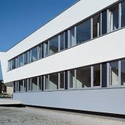 ArchitektInnen / KünstlerInnen: Roger Karré<br>Projekt: Bürogebäude Hinteregger<br>Aufnahmedatum: 10/06<br>Format: 6x9cm C-Dia<br>Lieferformat: Dia-Duplikat, Scan 300 dpi<br>Bestell-Nummer: 061010-06<br>