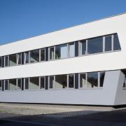 ArchitektInnen / KünstlerInnen: Roger Karré<br>Projekt: Bürogebäude Hinteregger<br>Aufnahmedatum: 10/06<br>Format: 6x9cm C-Dia<br>Lieferformat: Dia-Duplikat, Scan 300 dpi<br>Bestell-Nummer: 061010-07<br>