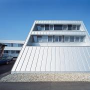 ArchitektInnen / KünstlerInnen: Roger Karré<br>Projekt: Bürogebäude Hinteregger<br>Aufnahmedatum: 10/06<br>Format: 6x9cm C-Dia<br>Lieferformat: Dia-Duplikat, Scan 300 dpi<br>Bestell-Nummer: 061010-14<br>