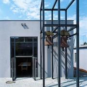ArchitektInnen / KünstlerInnen: archipel architektur kommunikation<br>Projekt: Museumszentrum Mistelbach<br>Aufnahmedatum: 06/07<br>Format: 6x9cm C-Dia<br>Lieferformat: Dia-Duplikat, Scan 300 dpi<br>Bestell-Nummer: 070612-15<br>