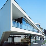 ArchitektInnen / KünstlerInnen: Pichler & Traupmann Architekten ZT GmbH<br>Projekt: Neue Mitte Hagenberg<br>Aufnahmedatum: 08/07<br>Format: 6x9cm C-Dia<br>Lieferformat: Dia-Duplikat, Scan 300 dpi<br>Bestell-Nummer: 070802-11<br>