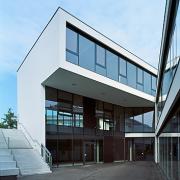 ArchitektInnen / KünstlerInnen: Pichler & Traupmann Architekten ZT GmbH<br>Projekt: Neue Mitte Hagenberg<br>Aufnahmedatum: 08/07<br>Format: 6x9cm C-Dia<br>Lieferformat: Dia-Duplikat, Scan 300 dpi<br>Bestell-Nummer: 070802-17<br>