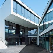 ArchitektInnen / KünstlerInnen: Pichler & Traupmann Architekten ZT GmbH<br>Projekt: Neue Mitte Hagenberg<br>Aufnahmedatum: 08/07<br>Format: 6x9cm C-Dia<br>Lieferformat: Dia-Duplikat, Scan 300 dpi<br>Bestell-Nummer: 070802-18<br>