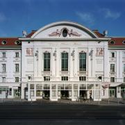 ArchitektInnen / KünstlerInnen: Ferdinand Fellner, Hermann Helmer, Victoria Coeln<br>Projekt: Wiener Konzerthaus<br>Aufnahmedatum: 08/07<br>Format: 6x9cm C-Neg<br>Lieferformat: C-Print, Scan 300 dpi<br>Bestell-Nummer: 070813-01<br>