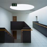 ArchitektInnen / KünstlerInnen: Johannes Zieser<br>Projekt: WHA Blindenmarkt<br>Aufnahmedatum: 10/07<br>Format: 6x9cm C-Dia<br>Lieferformat: Dia-Duplikat, Scan 300 dpi<br>Bestell-Nummer: 071008-20<br>