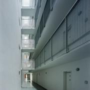 ArchitektInnen / KünstlerInnen: Martin Kohlbauer<br>Projekt: WHA Thürnlhofstraße<br>Aufnahmedatum: 06/07<br>Format: 6x9cm C-Dia<br>Lieferformat: Dia-Duplikat, Scan 300 dpi<br>Bestell-Nummer: 070619-24<br>