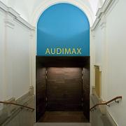 ArchitektInnen / KünstlerInnen: Roger Baumeister<br>Projekt: Audimax Uni Wien<br>Aufnahmedatum: 02/07<br>Format: 6x9cm C-Dia<br>Lieferformat: Dia-Duplikat, Scan 300 dpi<br>Bestell-Nummer: 070228-08<br>