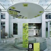 ArchitektInnen / KünstlerInnen: Johannes Zieser<br>Projekt: Wegeleitsystem Landhausviertel<br>Aufnahmedatum: 02/08<br>Format: 6x9cm C-Neg<br>Lieferformat: C-Print, Scan 300 dpi<br>Bestell-Nummer: 080205-06<br>