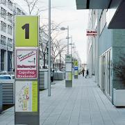 ArchitektInnen / KünstlerInnen: Johannes Zieser<br>Projekt: Wegeleitsystem Landhausviertel<br>Aufnahmedatum: 02/08<br>Format: 6x9cm C-Neg<br>Lieferformat: C-Print, Scan 300 dpi<br>Bestell-Nummer: 080205-25<br>