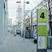 ArchitektInnen / KünstlerInnen: Johannes Zieser<br>Projekt: Wegeleitsystem Landhausviertel<br>Aufnahmedatum: 02/08<br>Format: 6x9cm C-Neg<br>Lieferformat: C-Print, Scan 300 dpi<br>Bestell-Nummer: 080205-26<br>