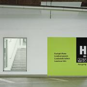 ArchitektInnen / KünstlerInnen: Johannes Zieser<br>Projekt: Wegeleitsystem Landhausviertel<br>Aufnahmedatum: 02/08<br>Format: 6x9cm C-Neg<br>Lieferformat: C-Print, Scan 300 dpi<br>Bestell-Nummer: 080205-42<br>