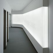 ArchitektInnen / KünstlerInnen: Erwin Steiner<br>Projekt: OeKB Foyer Finanzdaten<br>Aufnahmedatum: 03/08<br>Format: 6x9cm C-Neg<br>Lieferformat: C-Print, Scan 300 dpi<br>Bestell-Nummer: 080301-02<br>