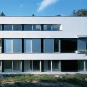 ArchitektInnen / KünstlerInnen: Walter Stelzhammer<br>Projekt: Haus St.<br>Aufnahmedatum: 10/95<br>Format: 6x9cm C-Dia<br>Lieferformat: Dia-Duplikat, Scan 300 dpi<br>Bestell-Nummer: 951005-01<br>