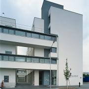 ArchitektInnen / KünstlerInnen: Walter Stelzhammer<br>Projekt: Wohnhausanlage am Leberberg<br>Aufnahmedatum: 09/97<br>Format: 6x9cm C-Dia<br>Lieferformat: Dia-Duplikat, Scan 300 dpi<br>Bestell-Nummer: 970909-16<br>