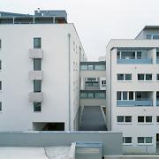 ArchitektInnen / KünstlerInnen: Walter Stelzhammer<br>Projekt: Wohnhausanlage am Leberberg<br>Aufnahmedatum: 09/97<br>Format: 6x9cm C-Dia<br>Lieferformat: Dia-Duplikat, Scan 300 dpi<br>Bestell-Nummer: 970909-14<br>