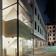 ArchitektInnen / KünstlerInnen: Walter Stelzhammer<br>Projekt: Kallco Schlossgasse<br>Aufnahmedatum: 08/00<br>Format: 6x9cm C-Dia<br>Lieferformat: Dia-Duplikat, Scan 300 dpi<br>Bestell-Nummer: 000803-29<br>
