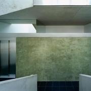 ArchitektInnen / KünstlerInnen: Walter Stelzhammer<br>Projekt: Kallco Schlossgasse<br>Aufnahmedatum: 08/00<br>Format: 6x9cm C-Dia<br>Lieferformat: Dia-Duplikat, Scan 300 dpi<br>Bestell-Nummer: 000803-12A<br>