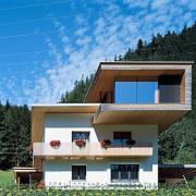ArchitektInnen / KünstlerInnen: grundstein<br>Projekt: Haus Sch.<br>Aufnahmedatum: 08/08<br>Format: 6x9cm C-Dia<br>Lieferformat: Dia-Duplikat, Scan 300 dpi<br>Bestell-Nummer: 080819-07<br>