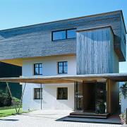 ArchitektInnen / KünstlerInnen: grundstein<br>Projekt: Haus Sch.<br>Aufnahmedatum: 08/08<br>Format: 6x9cm C-Dia<br>Lieferformat: Dia-Duplikat, Scan 300 dpi<br>Bestell-Nummer: 080819-03<br>