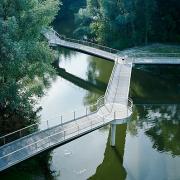 ArchitektInnen / KünstlerInnen: Bulant & Wailzer Architekturstudio<br>Projekt: Seerosenbrücke<br>Aufnahmedatum: 08/08<br>Format: 6x9cm C-Dia<br>Lieferformat: Dia-Duplikat, Scan 300 dpi<br>Bestell-Nummer: 080822-19<br>