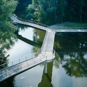 ArchitektInnen / KünstlerInnen: Bulant & Wailzer Architekturstudio<br>Projekt: Seerosenbrücke<br>Aufnahmedatum: 08/08<br>Format: 6x9cm C-Dia<br>Lieferformat: Dia-Duplikat, Scan 300 dpi<br>Bestell-Nummer: 080822-18<br>