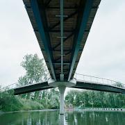 ArchitektInnen / KünstlerInnen: Bulant & Wailzer Architekturstudio<br>Projekt: Seerosenbrücke<br>Aufnahmedatum: 08/08<br>Format: 6x9cm C-Dia<br>Lieferformat: Dia-Duplikat, Scan 300 dpi<br>Bestell-Nummer: 080822-15<br>
