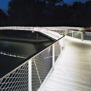 ArchitektInnen / KünstlerInnen: Bulant & Wailzer Architekturstudio<br>Projekt: Seerosenbrücke<br>Aufnahmedatum: 08/08<br>Format: 6x9cm C-Neg<br>Lieferformat: C-Print, Scan 300 dpi<br>Bestell-Nummer: 080822-22<br>