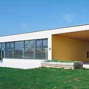 ArchitektInnen / KünstlerInnen: Georg W. Reinberg<br>Projekt: Kindergarten Amstetten<br>Aufnahmedatum: 08/08<br>Format: 6x9cm C-Dia<br>Lieferformat: Dia-Duplikat, Scan 300 dpi<br>Bestell-Nummer: 080828-08<br>
