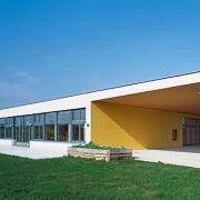 ArchitektInnen / KünstlerInnen: Georg W. Reinberg<br>Projekt: Kindergarten Amstetten<br>Aufnahmedatum: 08/08<br>Format: 6x9cm C-Dia<br>Lieferformat: Dia-Duplikat, Scan 300 dpi<br>Bestell-Nummer: 080828-07<br>