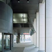 ArchitektInnen / KünstlerInnen: Martin Kohlbauer<br>Projekt: Bürohaus Schwarzenbergplatz<br>Aufnahmedatum: 10/08<br>Format: 6x9cm C-Dia<br>Lieferformat: Dia-Duplikat, Scan 300 dpi<br>Bestell-Nummer: 081020-17<br>