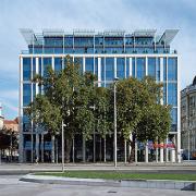 ArchitektInnen / KünstlerInnen: Martin Kohlbauer<br>Projekt: Bürohaus Schwarzenbergplatz<br>Aufnahmedatum: 10/08<br>Format: 6x9cm C-Dia<br>Lieferformat: Dia-Duplikat, Scan 300 dpi<br>Bestell-Nummer: 081020-02<br>