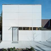 ArchitektInnen / KünstlerInnen: gharakhanzadeh sandbichler architekten zt gmbh<br>Projekt: Haus H.<br>Aufnahmedatum: 10/08<br>Format: 6x9cm C-Dia<br>Lieferformat: Dia-Duplikat, Scan 300 dpi<br>Bestell-Nummer: 081021-01<br>