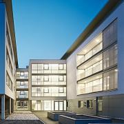 ArchitektInnen / KünstlerInnen: kub a Karl und Bremhorst Architekten<br>Projekt: Pflegeheim<br>Aufnahmedatum: 01/09<br>Format: 6x9cm C-Neg<br>Lieferformat: C-Print, Scan 300 dpi<br>Bestell-Nummer: 090113-18<br>
