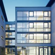 ArchitektInnen / KünstlerInnen: kub a Karl und Bremhorst Architekten<br>Projekt: Pflegeheim<br>Aufnahmedatum: 01/09<br>Format: 6x9cm C-Neg<br>Lieferformat: C-Print, Scan 300 dpi<br>Bestell-Nummer: 090113-19<br>