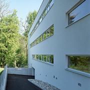 ArchitektInnen / KünstlerInnen: Johannes Zieser<br>Projekt: Wohnhausanlage<br>Aufnahmedatum: 11/08<br>Format: 6x9cm C-Dia<br>Lieferformat: Dia-Duplikat, Scan 300 dpi<br>Bestell-Nummer: 081115-21<br>