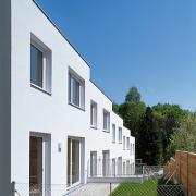 ArchitektInnen / KünstlerInnen: Johannes Zieser<br>Projekt: Wohnhausanlage<br>Aufnahmedatum: 11/08<br>Format: 6x9cm C-Dia<br>Lieferformat: Dia-Duplikat, Scan 300 dpi<br>Bestell-Nummer: 081115-01<br>
