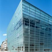 ArchitektInnen / KünstlerInnen: TREUSCH architecture<br>Projekt: Ars Electronica Center<br>Aufnahmedatum: 03/09<br>Format: 6x9cm C-Dia<br>Lieferformat: Dia-Duplikat, Scan 300 dpi<br>Bestell-Nummer: 090331-28<br>