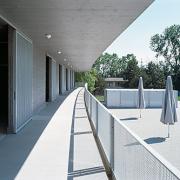 ArchitektInnen / KünstlerInnen: RUNSER / PRANTL architekten<br>Projekt: Weinlandbad<br>Aufnahmedatum: 05/09<br>Format: 6x9cm C-Dia<br>Lieferformat: Dia-Duplikat, Scan 300 dpi<br>Bestell-Nummer: 090526-15<br>