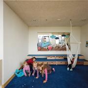 ArchitektInnen / KünstlerInnen: Georg W. Reinberg<br>Projekt: Kindergarten Deutsch-Wagram<br>Aufnahmedatum: 11/09<br>Format: 6x9cm C-Dia<br>Lieferformat: Dia-Duplikat, Scan 300 dpi<br>Bestell-Nummer: 091120-06<br>