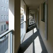 ArchitektInnen / KünstlerInnen: Martin Kohlbauer<br>Projekt: Wohnhausanlage Elite<br>Aufnahmedatum: 02/10<br>Format: digital<br>Lieferformat: Scan 300 dpi<br>Bestell-Nummer: 100222-25<br>