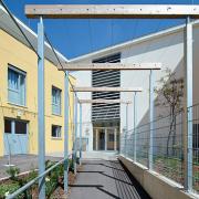 ArchitektInnen / KünstlerInnen: aap.architekten<br>Projekt: Pflegeheim Guntramsdorf<br>Aufnahmedatum: 04/10<br>Format: digital<br>Lieferformat: Scan 300 dpi<br>Bestell-Nummer: 100429-13<br>