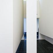 ArchitektInnen / KünstlerInnen: Markus Schinwald<br>Projekt: Biennale Venedig Österreichpavillon 2011<br>Aufnahmedatum: 10/11<br>Format: digital<br>Lieferformat: Digital<br>Bestell-Nummer: 111101-24<br>