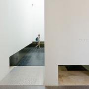 ArchitektInnen / KünstlerInnen: Markus Schinwald<br>Projekt: Biennale Venedig Österreichpavillon 2011<br>Aufnahmedatum: 10/11<br>Format: digital<br>Lieferformat: Digital<br>Bestell-Nummer: 111101-10<br>